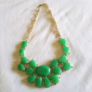 Statement necklace green
